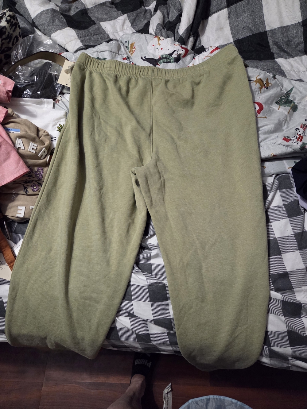 Universal Thread Olive Drawstring Fleece Sweatpants - Picture 5 of 6